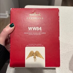 Hallmark Keepsake WW84 Ornament in Red and Gold